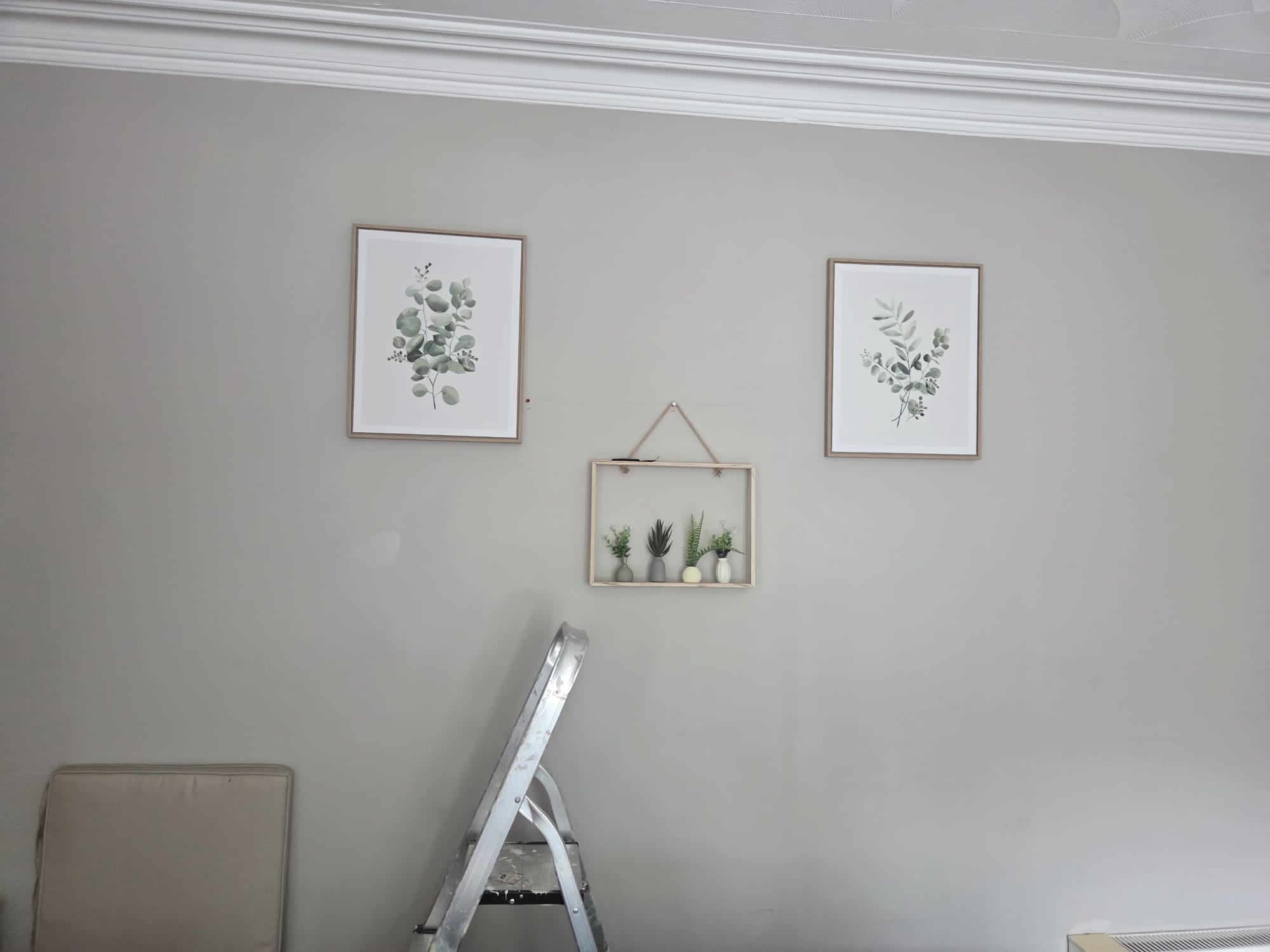 Flawless professional living room interior painting finish in Swindon